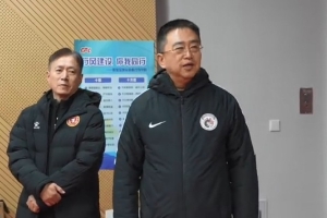 沈阳市委副书记亲临更衣室祝贺铁人：明年在中超继续展现铁人精神