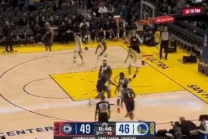 上来就打！小卡单打巴特勒 转身后仰中投空心命中！