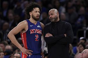 30分10助0失误！比克斯塔夫：多单打少挡拆模式对CC来说效果不错