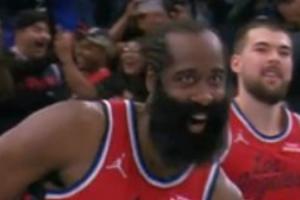 难绷！小卡绝杀后单手指天冷酷庆祝哈登销魂表情凑了过来