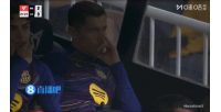 终于伤愈！镜头给到巴萨替补席上的莱万多夫斯基