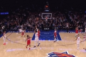 高炮台！唐斯弧顶压哨三分出手后被扑倒 球进还要加罚