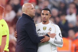 “特伦特”！斯洛特：简短交流后给了个拥抱，我甚至记不清说了啥